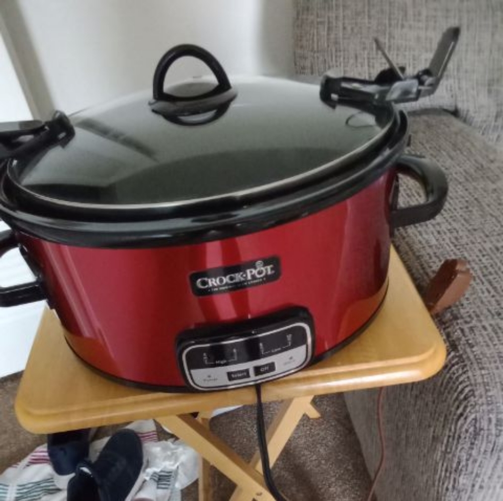 Crock pot and little dipper pot